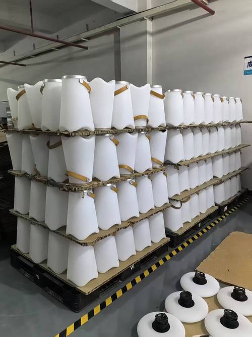 滚塑工艺点亮户外灯具新篇